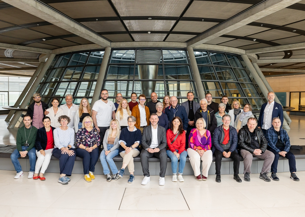 Gruppenfoto der Besuchergruppe eines Abgeordneten im Deutschen Bundestag in Berlin.